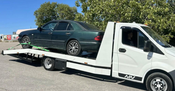 Эвакуатор в Истре — погрузка легкового автомобиля